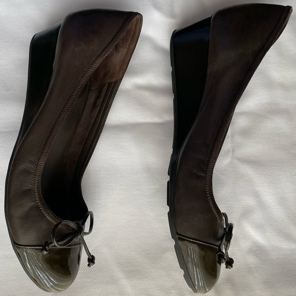 COLE HAAN DARK BROWN HEELS  9.5 M - Picture 2 of 9
